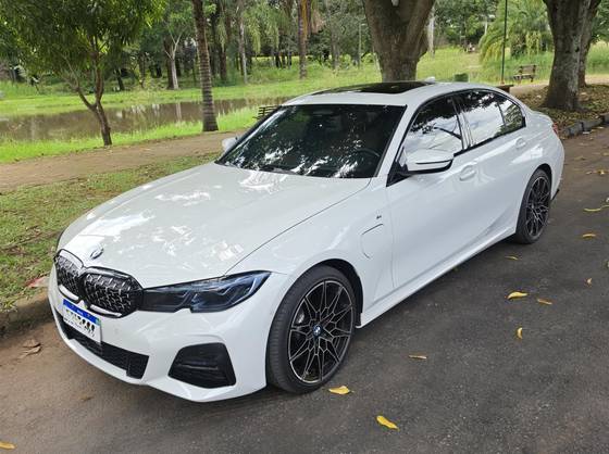 BMW 330e 2.0 16V TURBO HÍBRIDO M SPORT AUTOMÁTICO BMW 330e 2.0 16V TURBO HÍBRIDO M SPORT AUTOMÁTICO